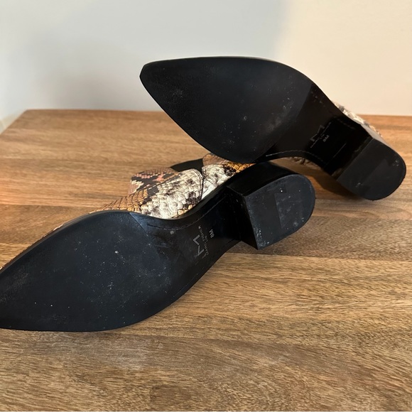 Marc Fisher Ltd Yale Chelsea Bronze Snakeskin Pointy Toe Bootie Sz 8 - Picture 7 of 7